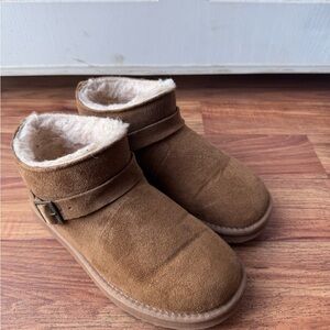 Bear pawz fuzzy booties